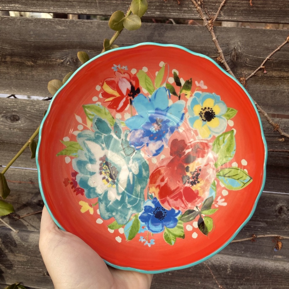 Pioneer Woman floral shallow bowl. NWT